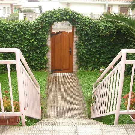 הוילה Adosado Con Piscina Y Jardin En Laredo A 100 Mtrs De La Playa מראה חיצוני תמונה